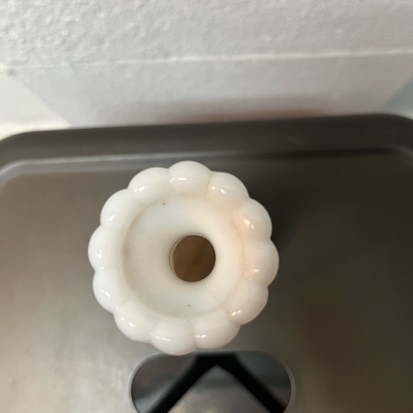 Elegant White Ceramic Vase - Picture 3 of 4